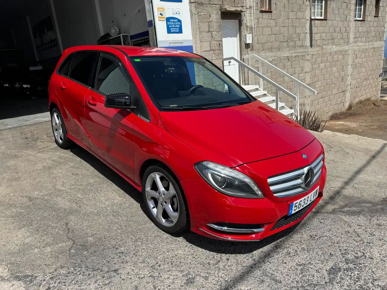 Mercedes-Benz Clase B 180 CDI W246 2015 rojo de ocasión en AutoZentrum Tenerife